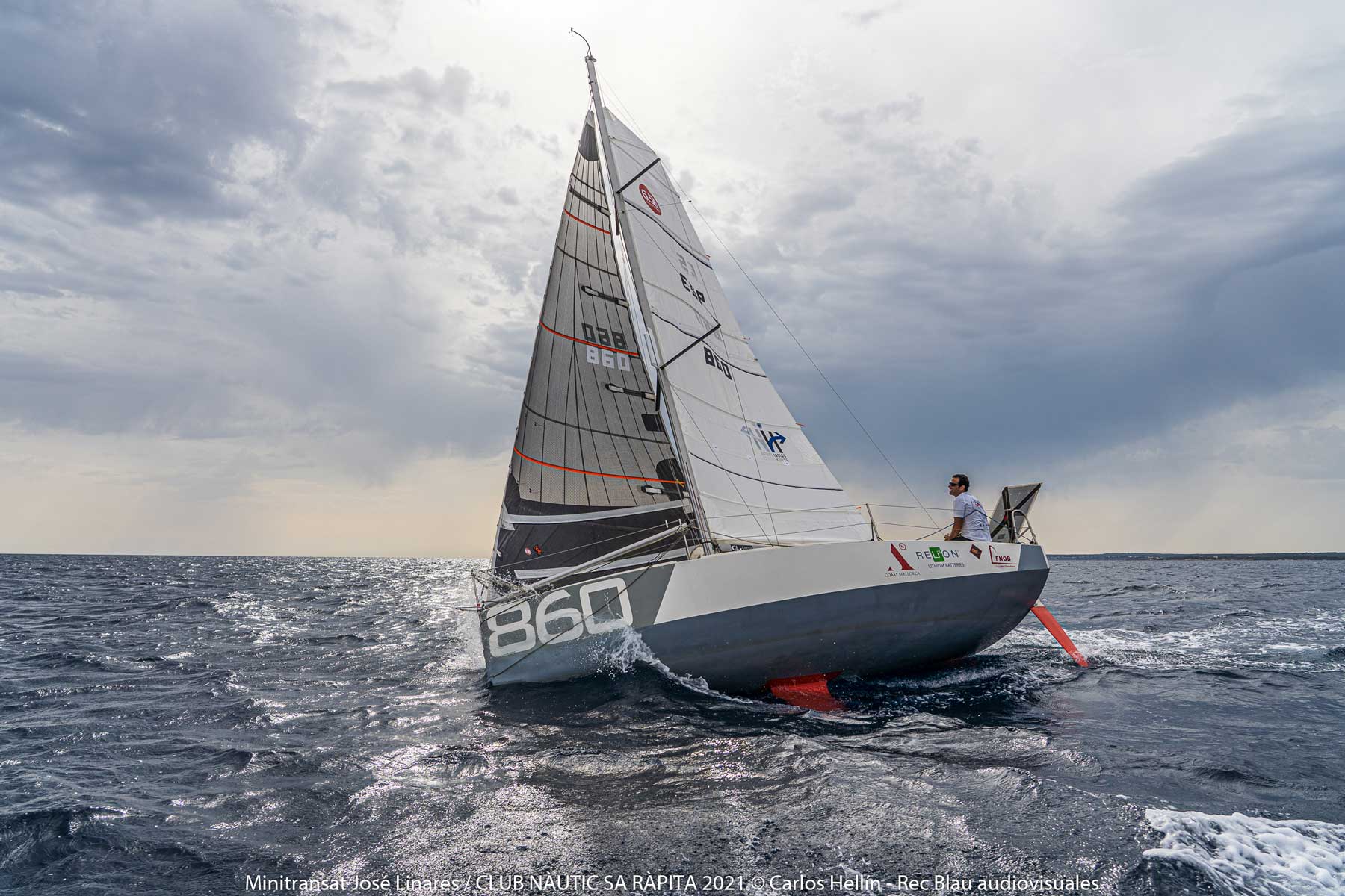 JOSÉ LINARES, RUMBO A LA ISLA DE LA PALMA EN LA MINI TRANSAT 2021
